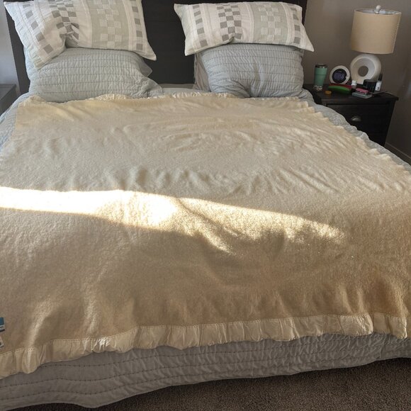 Vintage Eaton Haddon Hall Pure Virgin Wool Blanket .. Moth Proof - 1970's - Picture 2 of 10